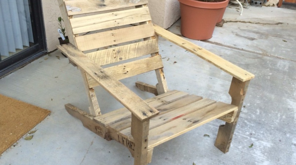 instructions on how to make outdoor furniture from pallets
